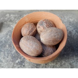 Whole nutmeg